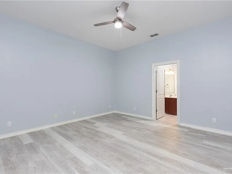 708 S Excalibur St — Photo 9