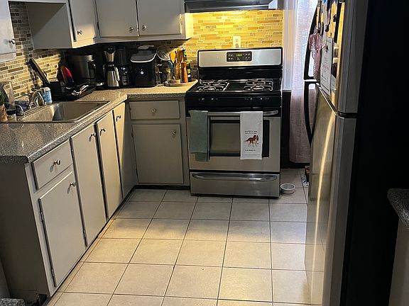 4th image of 236 Voorhees Ave Floor 1