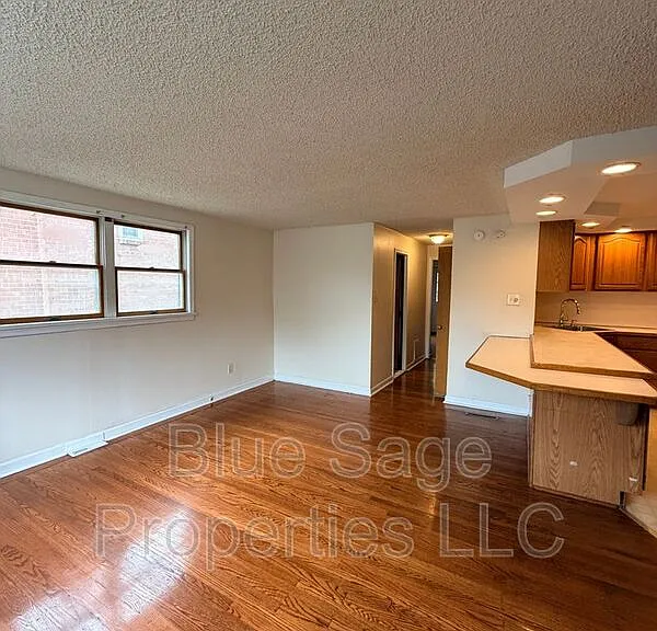 4419 Rosemont Ave #1 — Photo 2