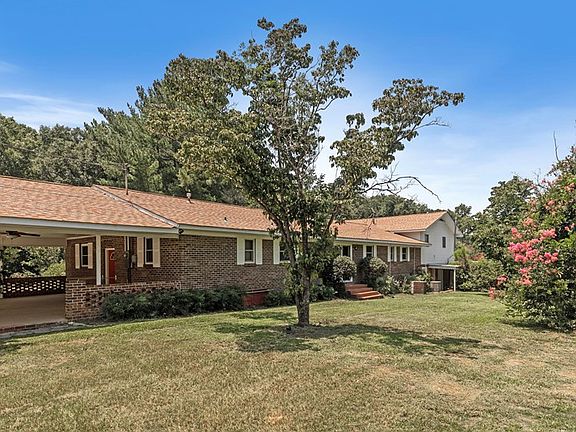 5th image of 202 Christopher Dr