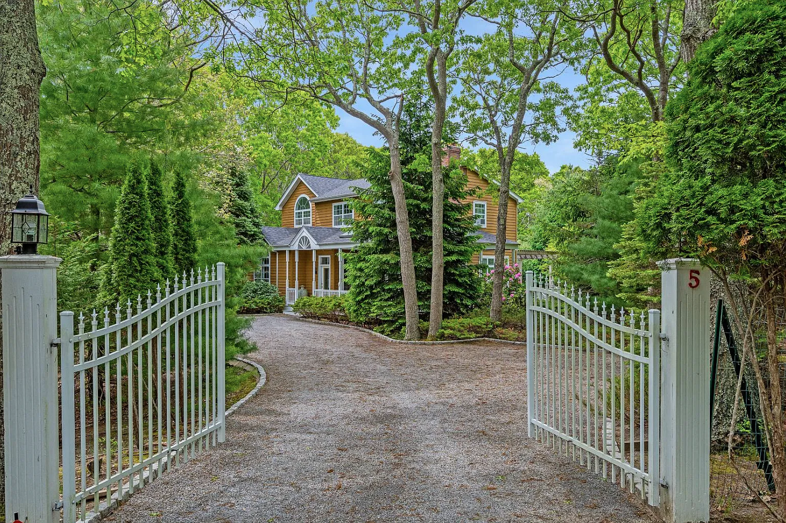 Private Retreat for Summer in East Hampton — Photo 2