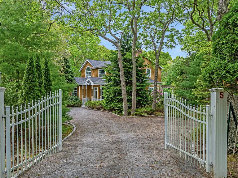 5 Van Scoys Path E — Photo 2