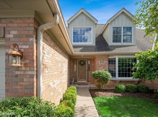 912 Wedgewood Dr, Crystal Lake, IL 60014