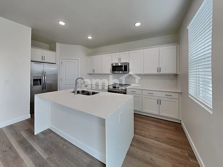 1284 W Mahogany St — Photo 3