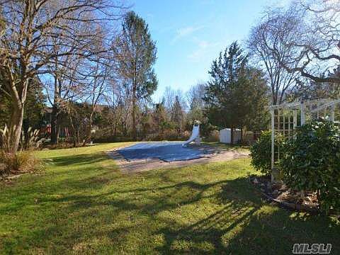 4th image of 19 Breezy Hill Dr