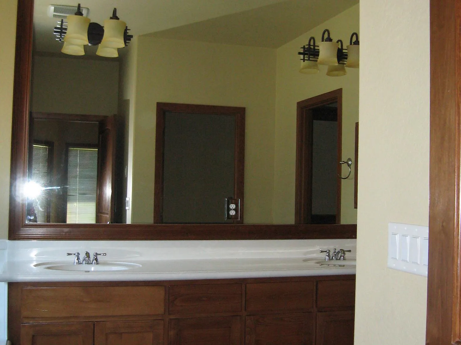 3816 Sherwood Park Dr — Photo 3