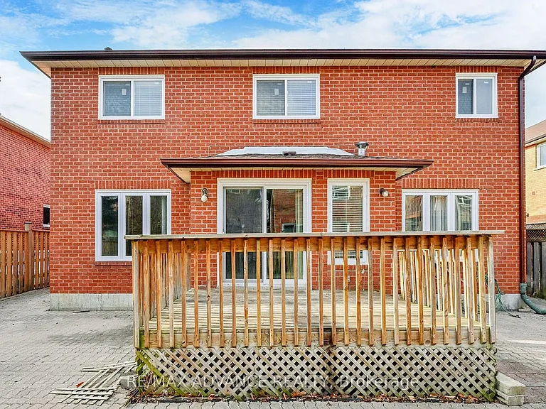 49 Havenview Rd #LOWER — Photo 18