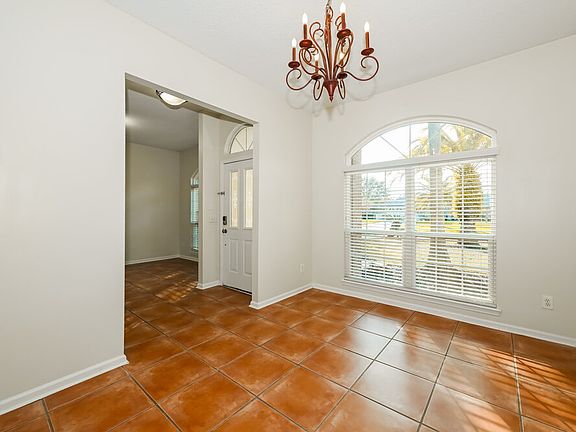 4th image of 272 Village Green Ave