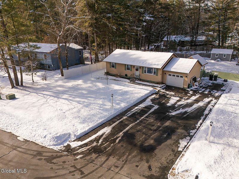 3rd image of 22 Michaels Drive