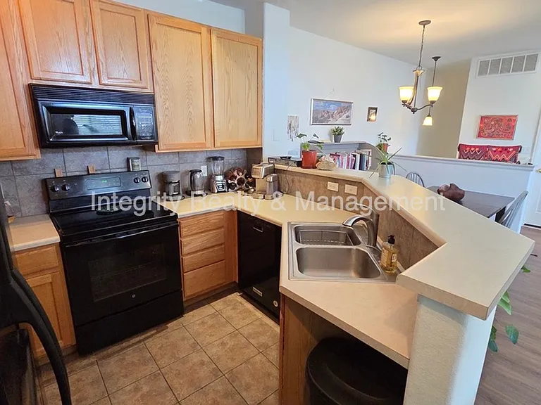 1261 Carlyle Park Cir — Photo 7