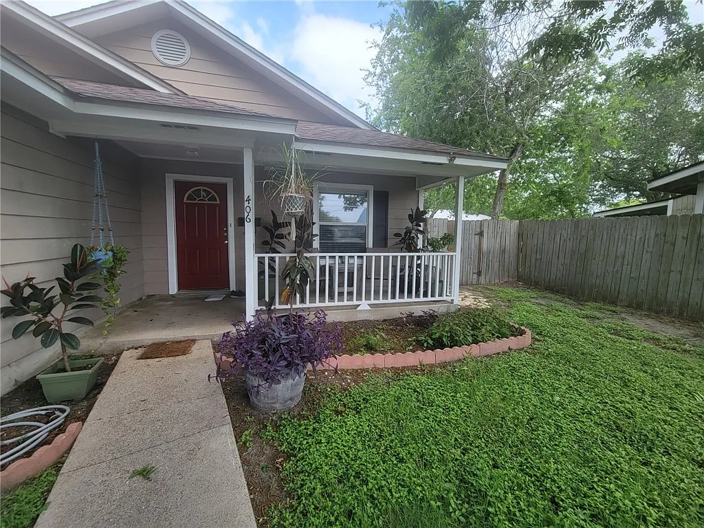 3 bed, 2.0 bath, 1292 sqft, $1,895 — Photo 2