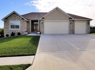 18405 Rock Creek Dr, Smithville, MO 64089
