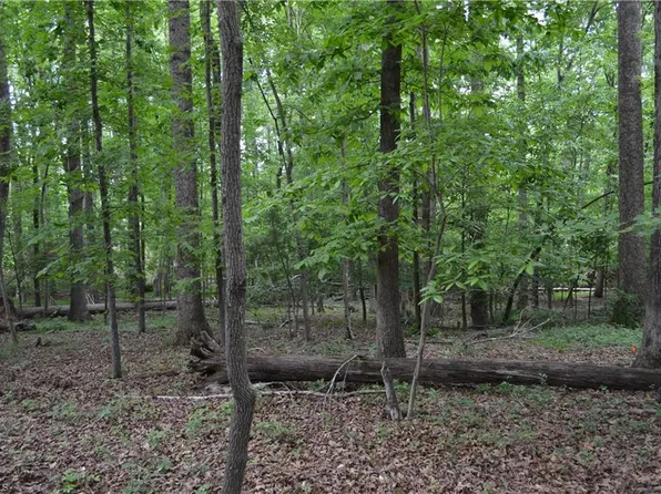 429 Country Club Dr, Stoneville, NC 27048