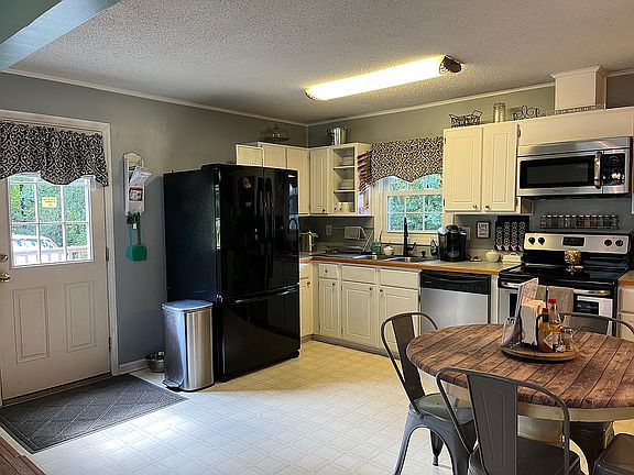 5th image of 694 Country Ln
