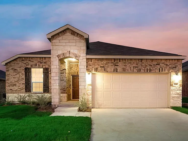 3008 Lakewood Ln — Photo 1