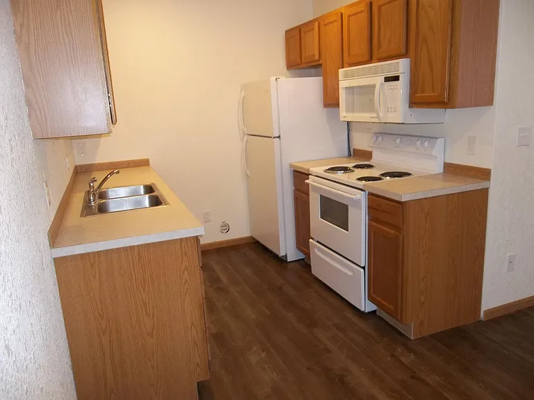 1502 Flynn Ln #B — Photo 2
