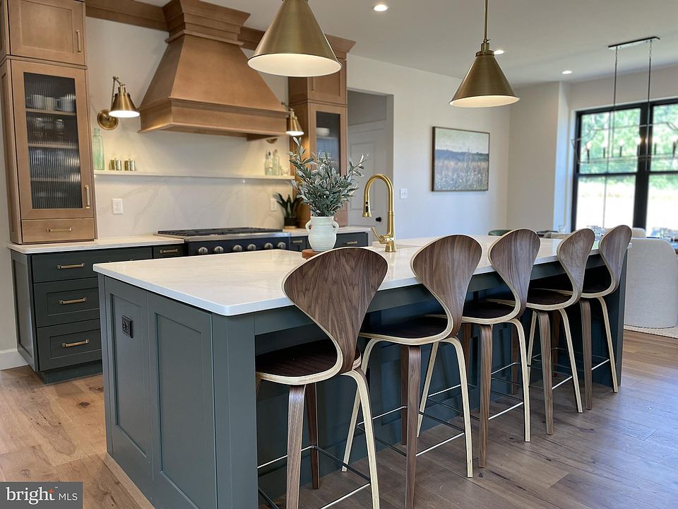 2nd image of 1615 Canary Rd