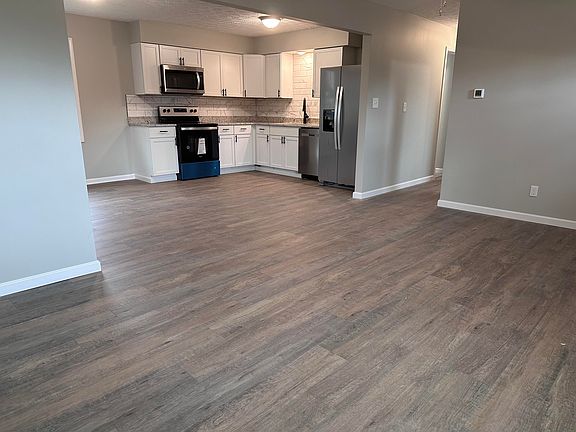 4th image of 203 Cherry Ln