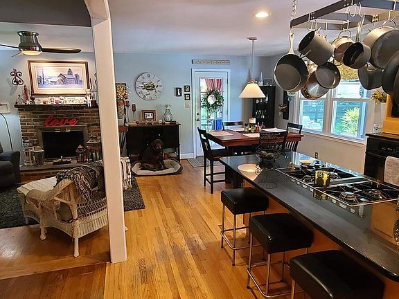 5th image of 405 Country Club Dr