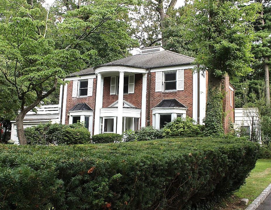 1st image of 16 Woodland Pl
