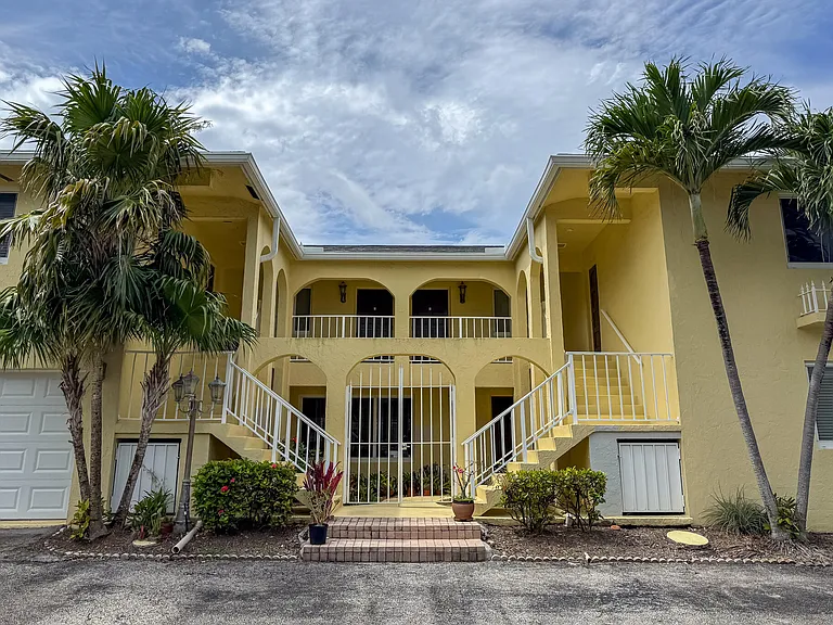 1110 Bel Air Dr #B — Photo 1