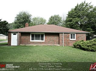 1016 Cahoon Rd, Westlake, OH 44145
