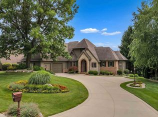 51608 Summer Hill Dr, Granger, IN 46530