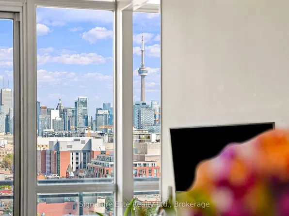 20 Minowan Miikan Ln #1303, Toronto, ON M6J 0E5