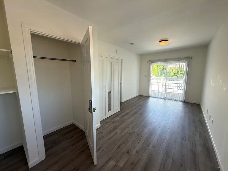 1110 Mira Mar Ave #A — Photo 33