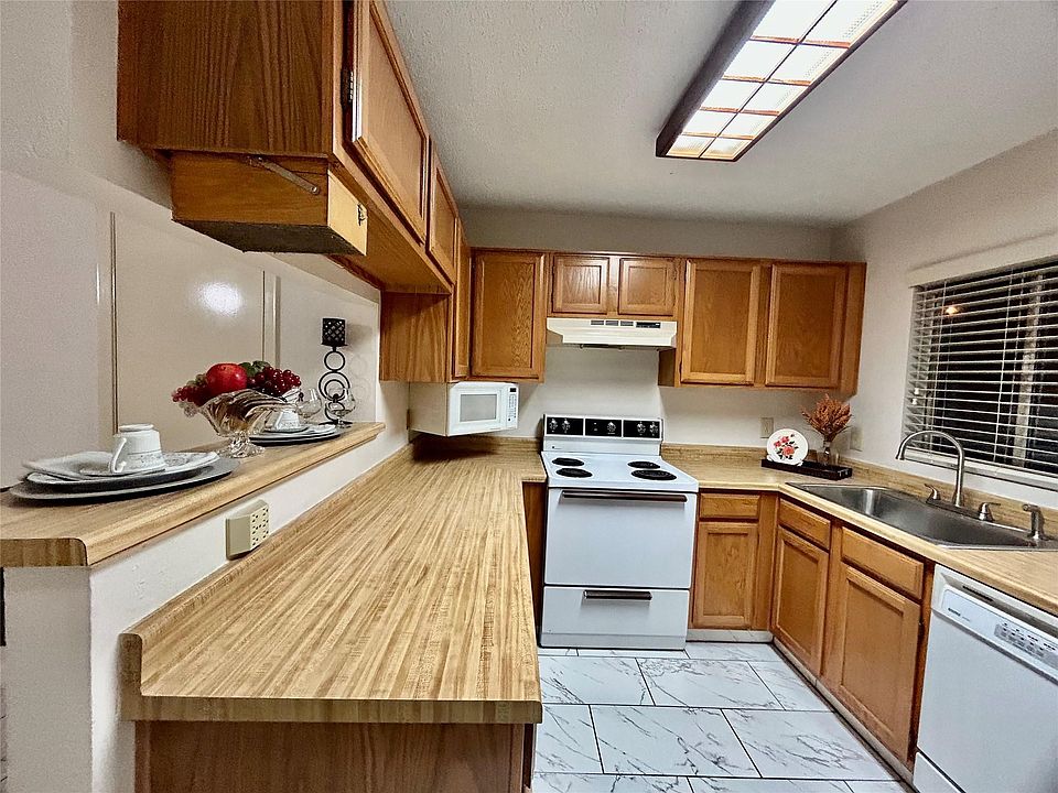1st image of 625 Carriagehouse Ln #G-1