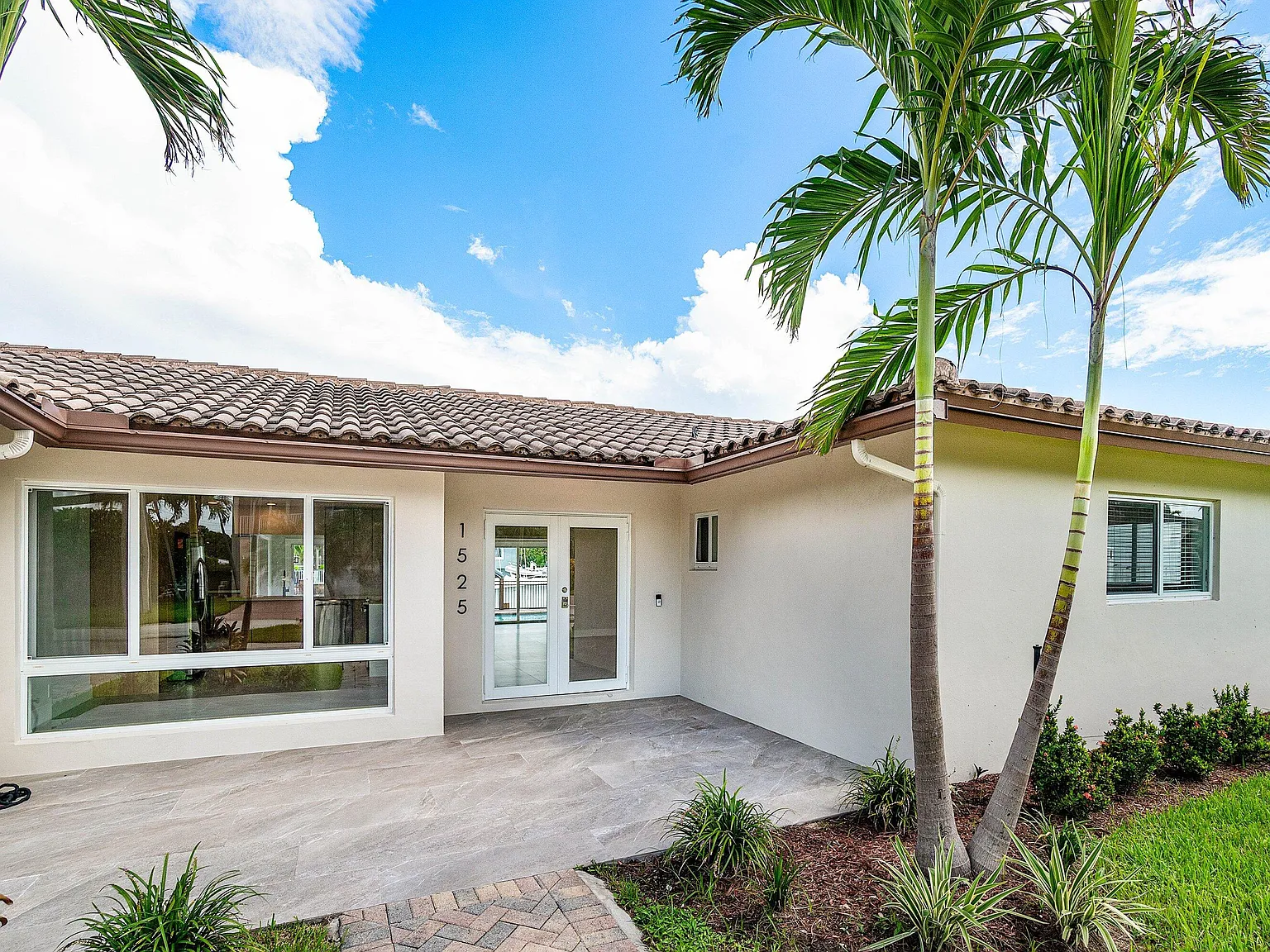 4 bed, 2.0 bath, 2157 sqft, $13,500 — Photo 2