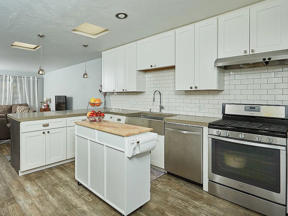 1st image of 3906 N Stone Ave
