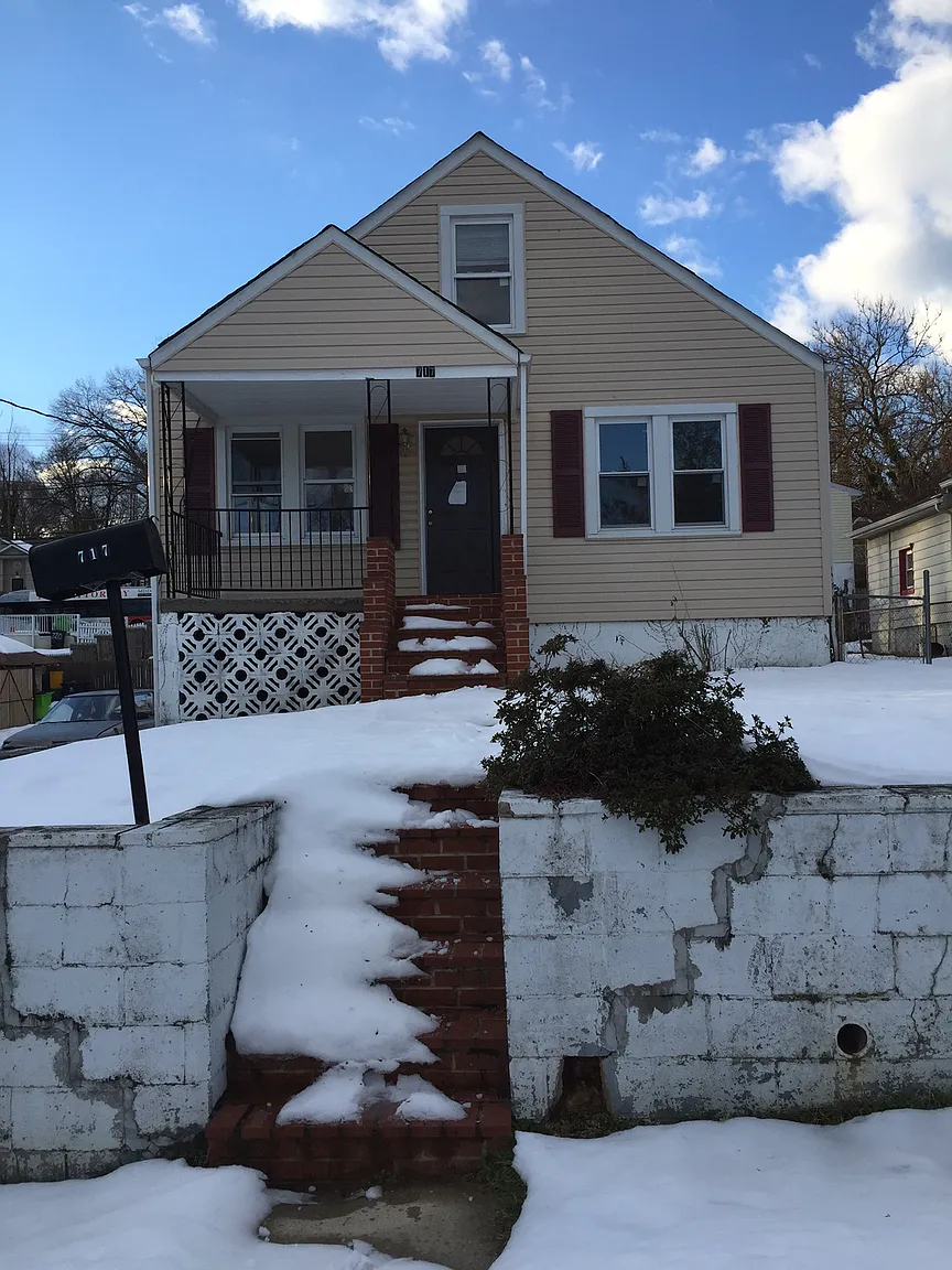 717 Mentor Ave photo 1