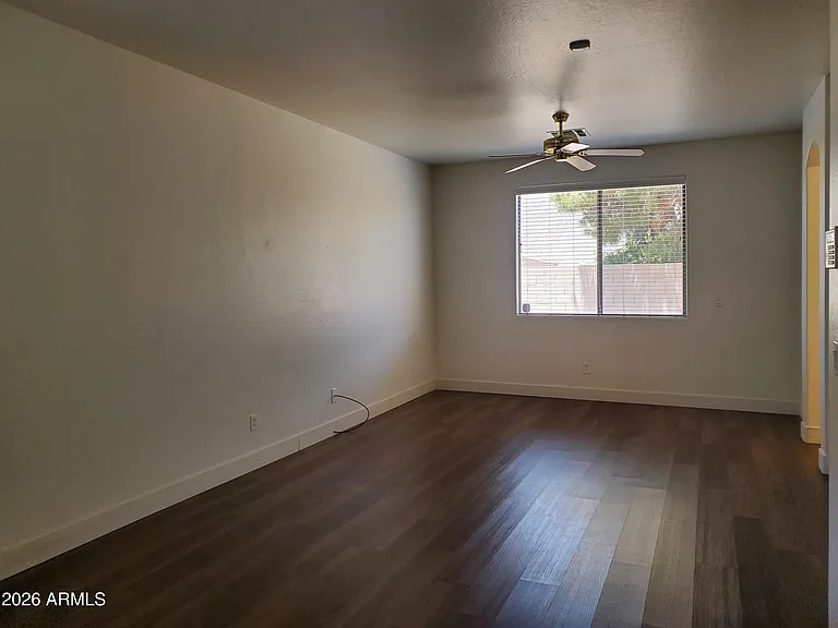 2430 E Darrel Rd — Photo 28
