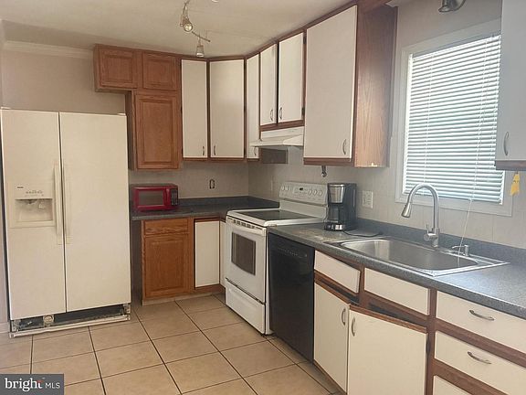 4th image of 259 E Chatsworth Ave