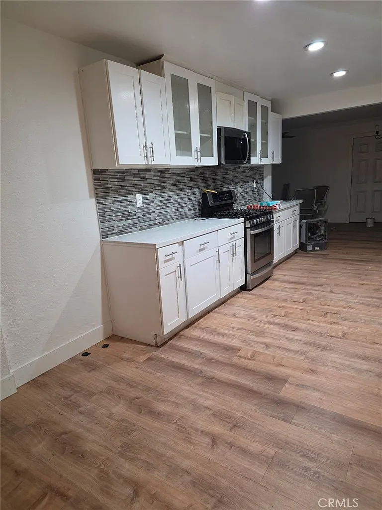 2 bed, 1050 sqft, $2,650 — Photo 2