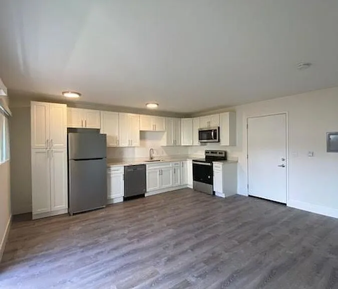 2221 Parker St — Photo 4
