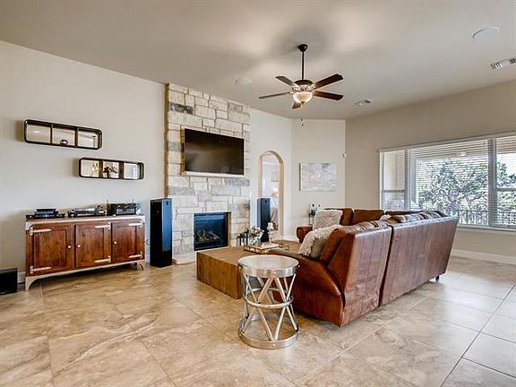 3rd image of 404 Highland Village Dr