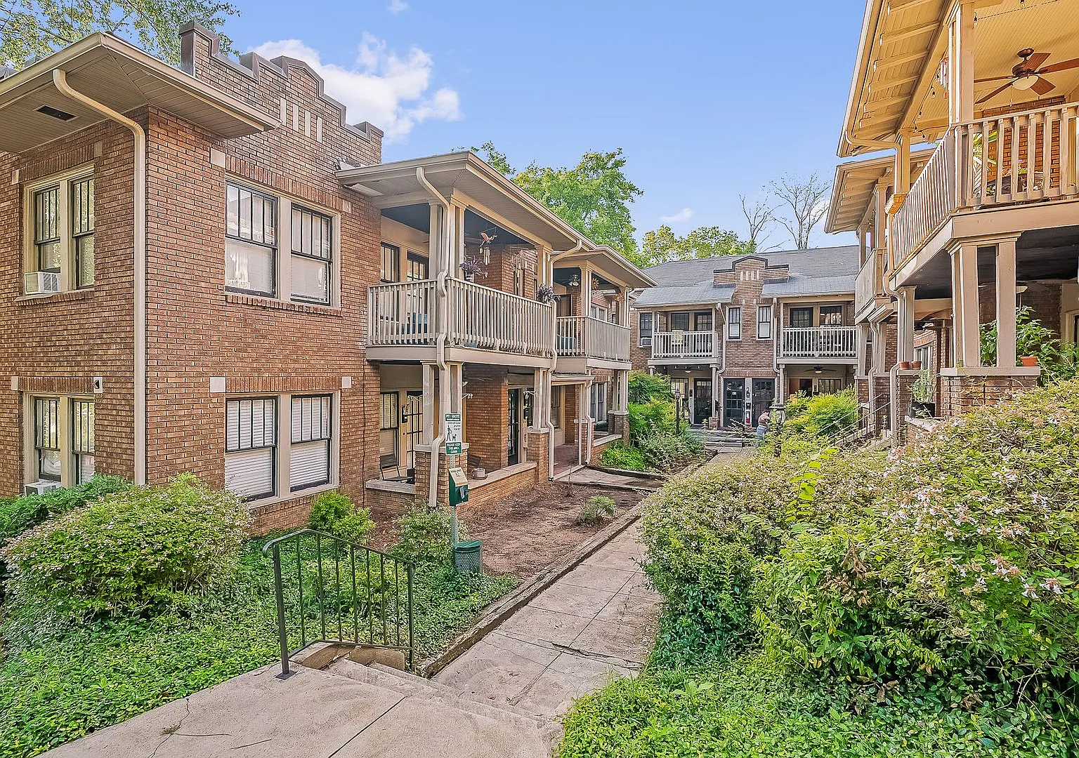 Highland Court II Apartments — Photo 2