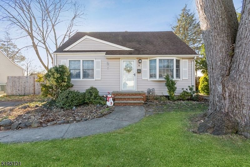 1st image of 53 Leeds Dr