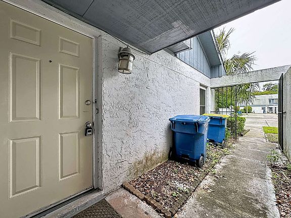 3rd image of 2857 Wonderwood Ln