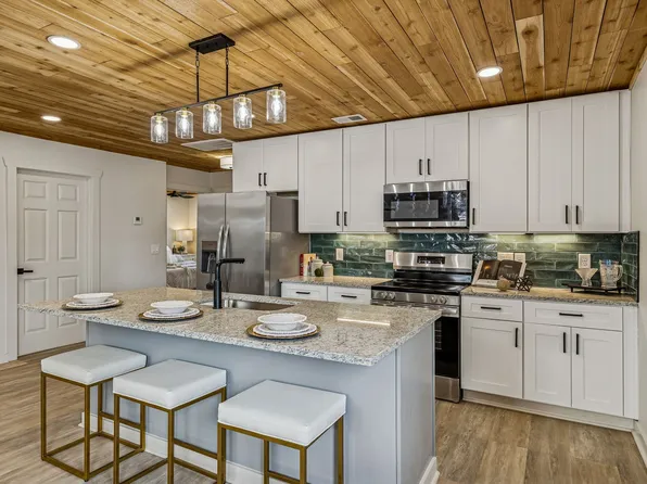 430 4th St, Lawrenceburg, TN 38464