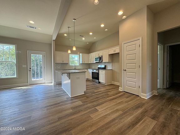 3rd image of 450 Gray Wolf Dr #93