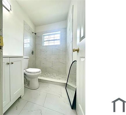 4th image of 1004 SW 24th Ave #2