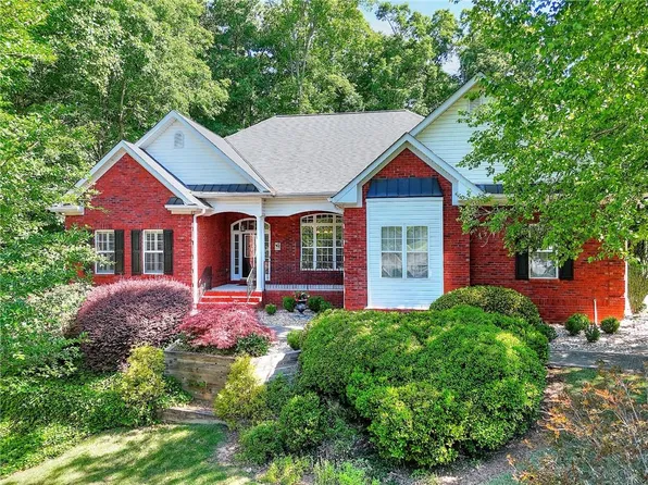 1821 Wesleyan Ln, Loganville, GA 30052