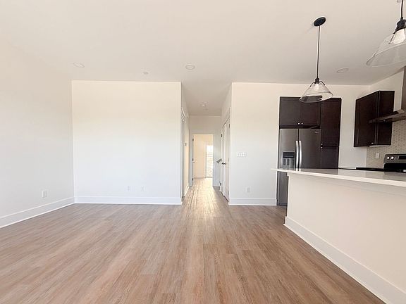 3rd image of 1347 Belfair St