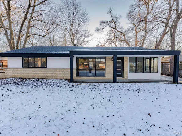 2483 Walce Dr, West Bloomfield, MI 48324