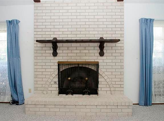 3rd image of 2100 Briarwood Dr