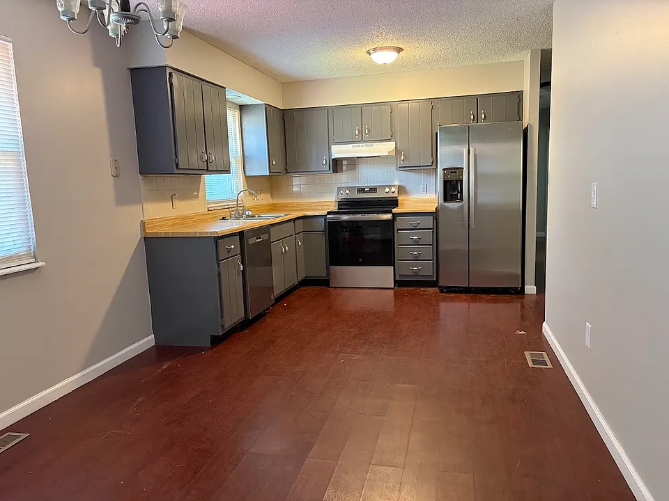 4 Danson Dr