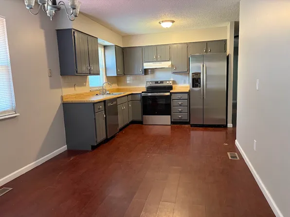 4 Danson Dr, Saint Peters, MO 63376